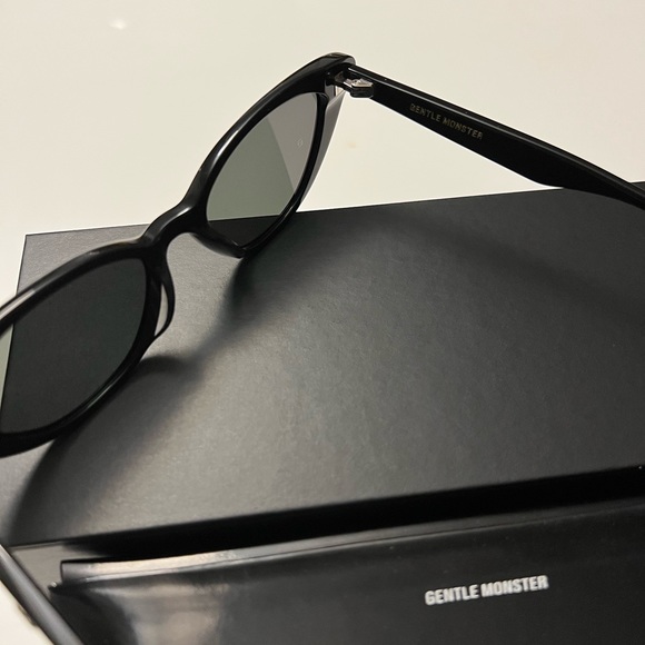 Gentle Monster Sunglass - Picture 3 of 5